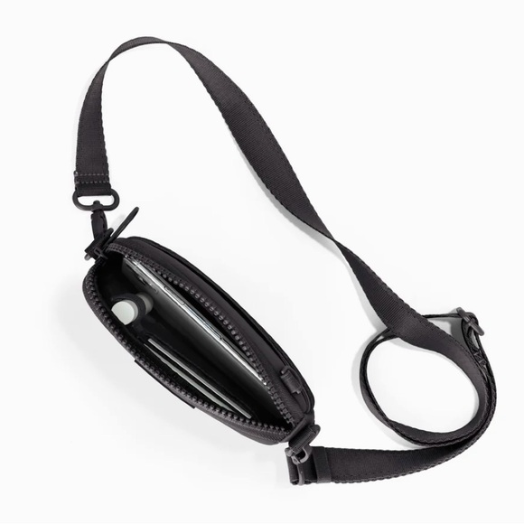 Dagne Dover Black Crossbody Bag Mara Phone Sling Neoprene Like New - Picture 4 of 4
